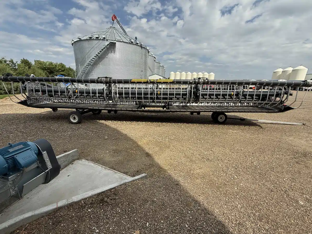 Gallery image 2 for 2024 MacDon FD245 Header Combine