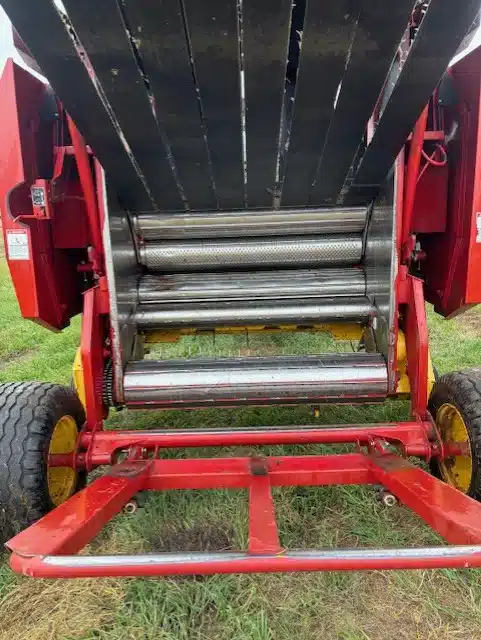 Gallery image 2 for Used 2009 New Holland RB7090 Round Baler