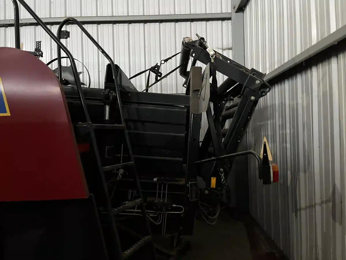 Gallery image 2 for 2010 New Holland BB9080 Square Baler - Small