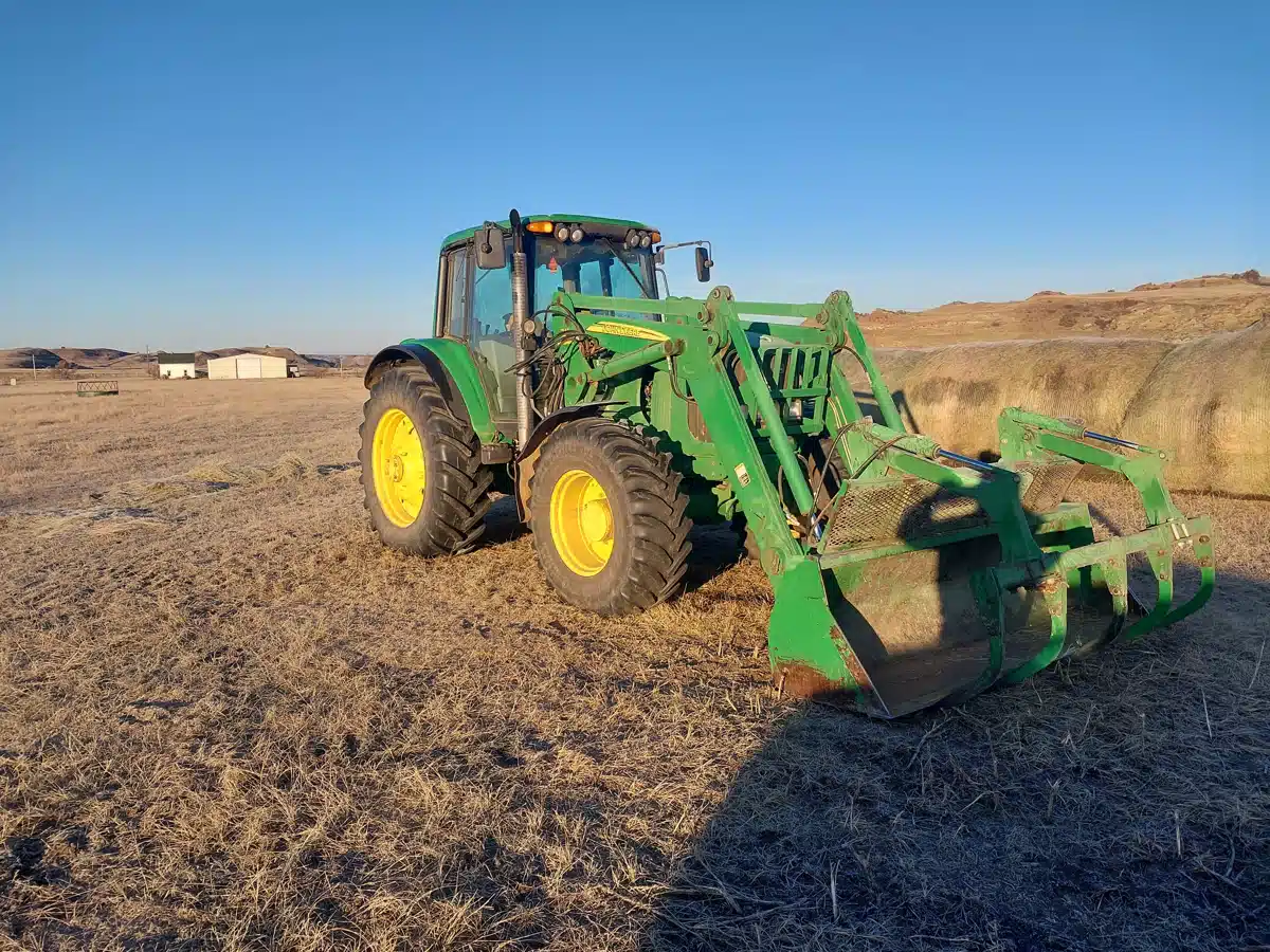 Used 2005 John Deere 7220 Tractor