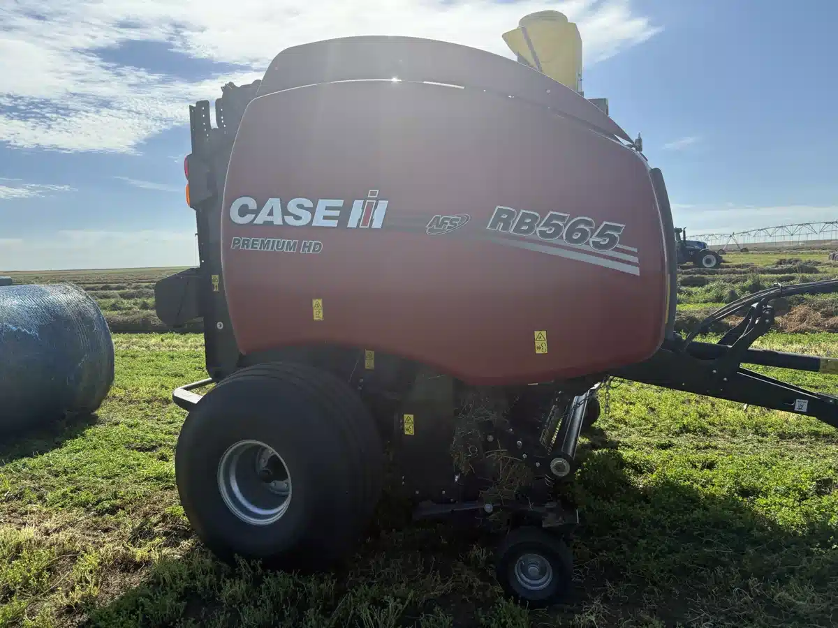 Gallery image 2 for Used 2022 Case IH RB565 Round Baler