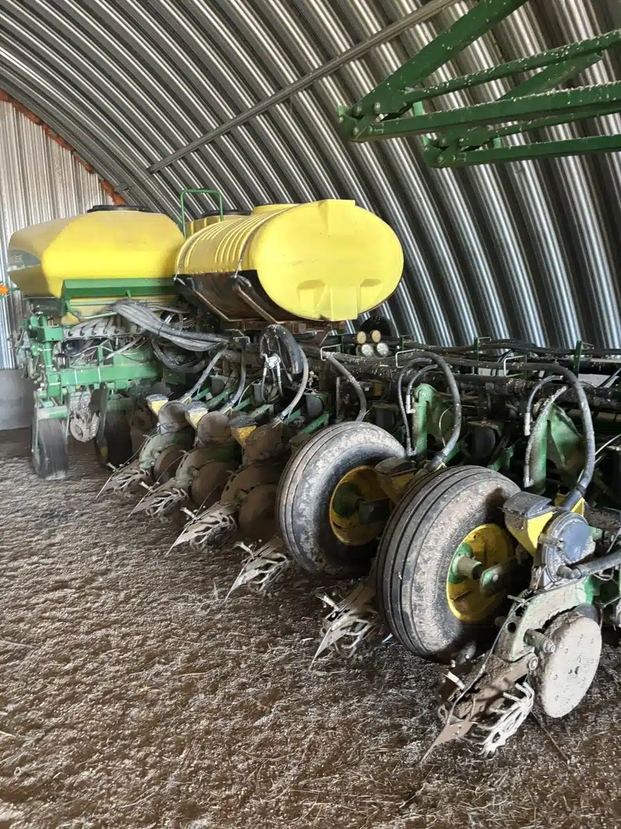 Gallery image 1 for 2009 John Deere 1770 Planter