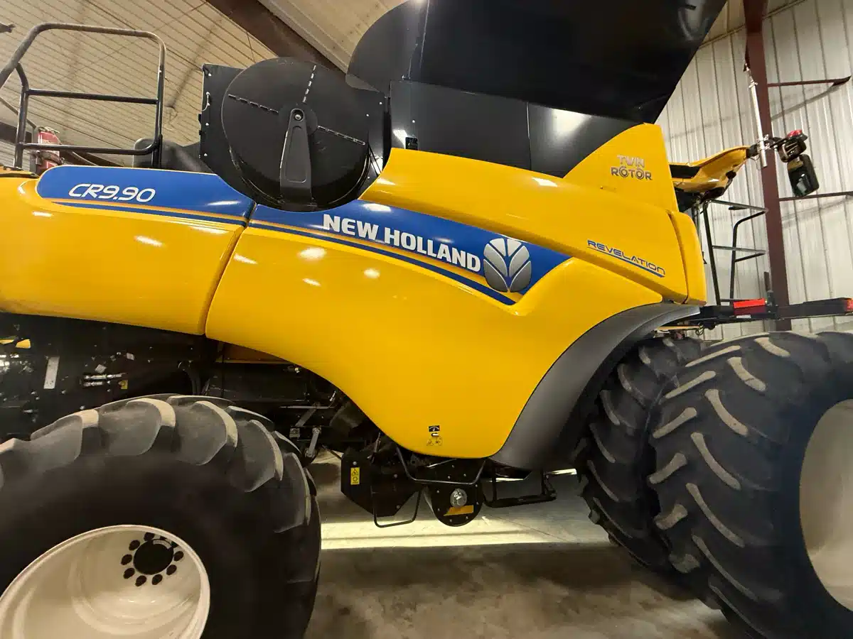Gallery image 2 for Used 2018 New Holland CR9.90 Combine
