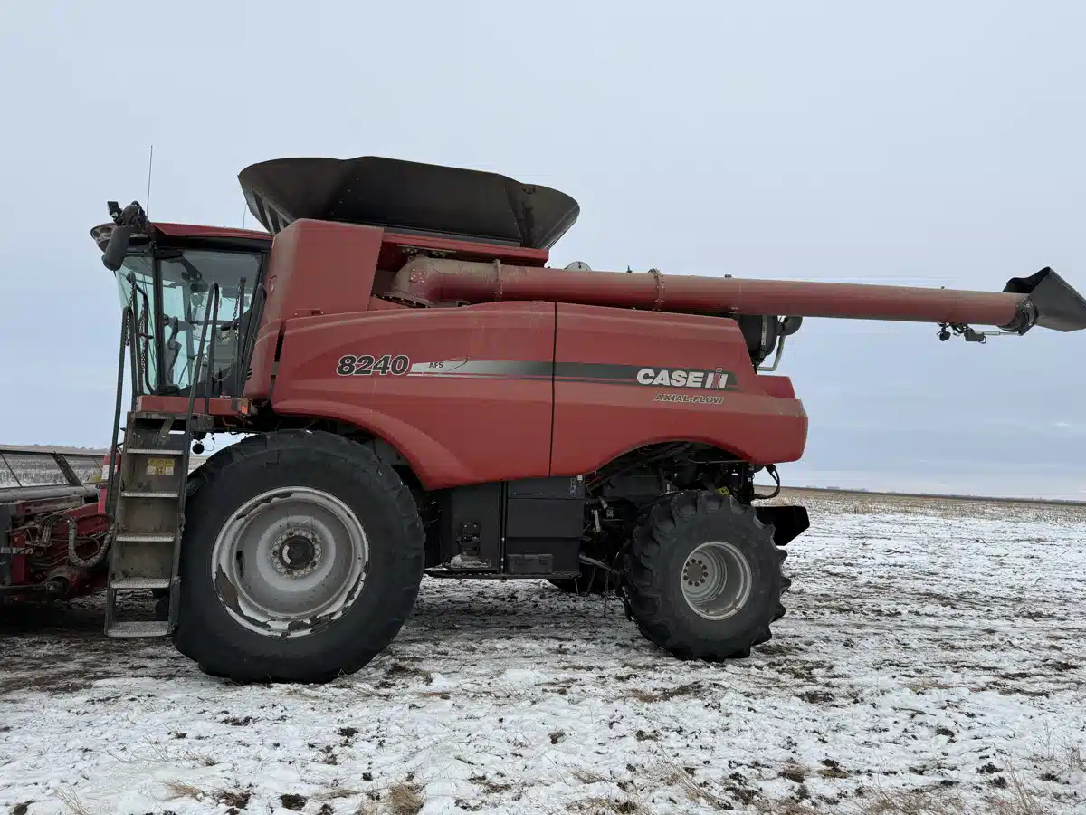 Used 2016 Case IH 8240 Combine