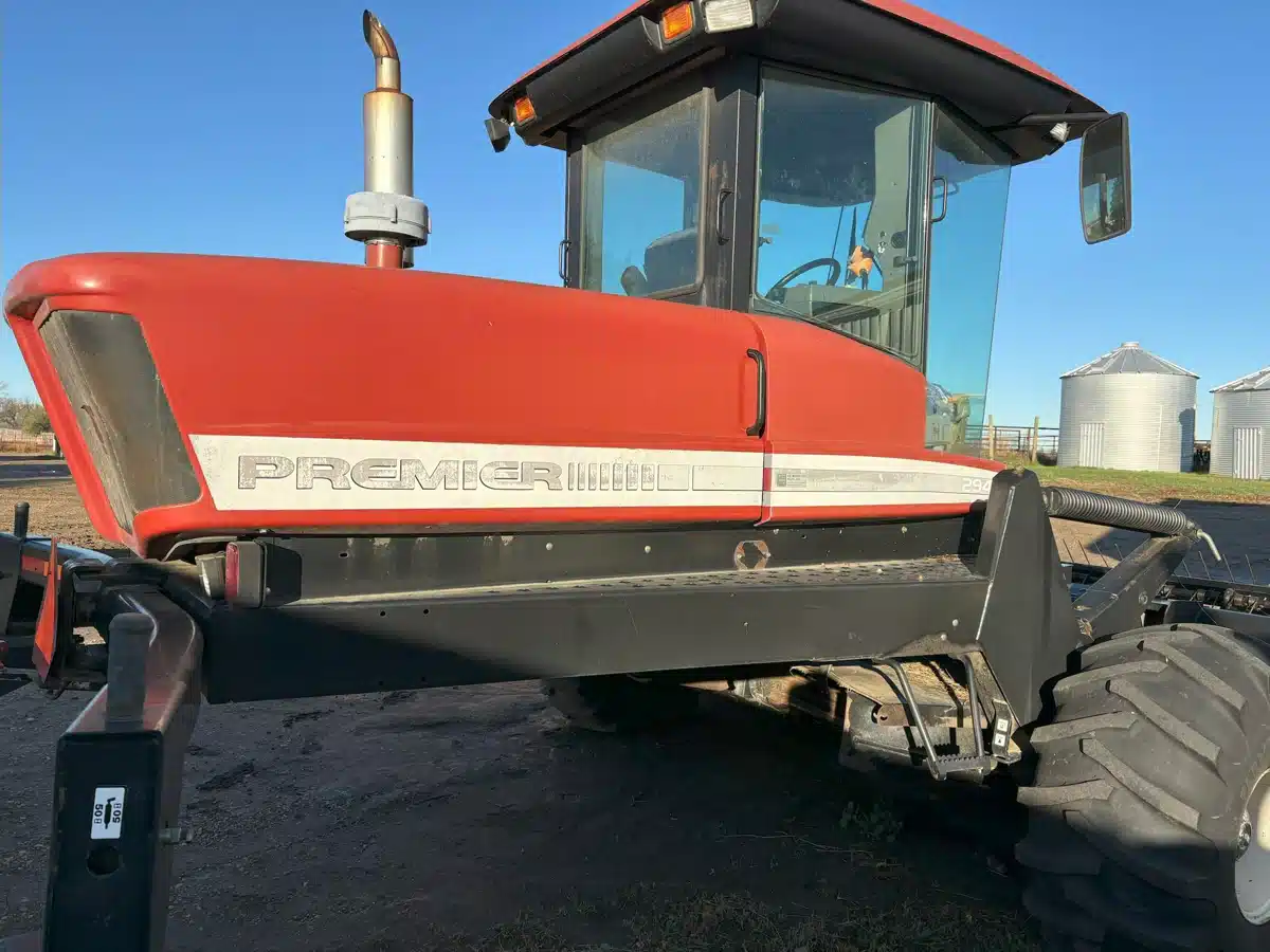 Gallery image 2 for Used 2001 Premier 2940 Windrower