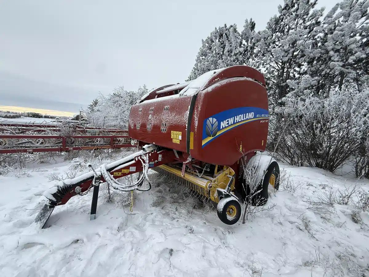 Used 2016 New Holland ROLL-BELT 560 Round Baler