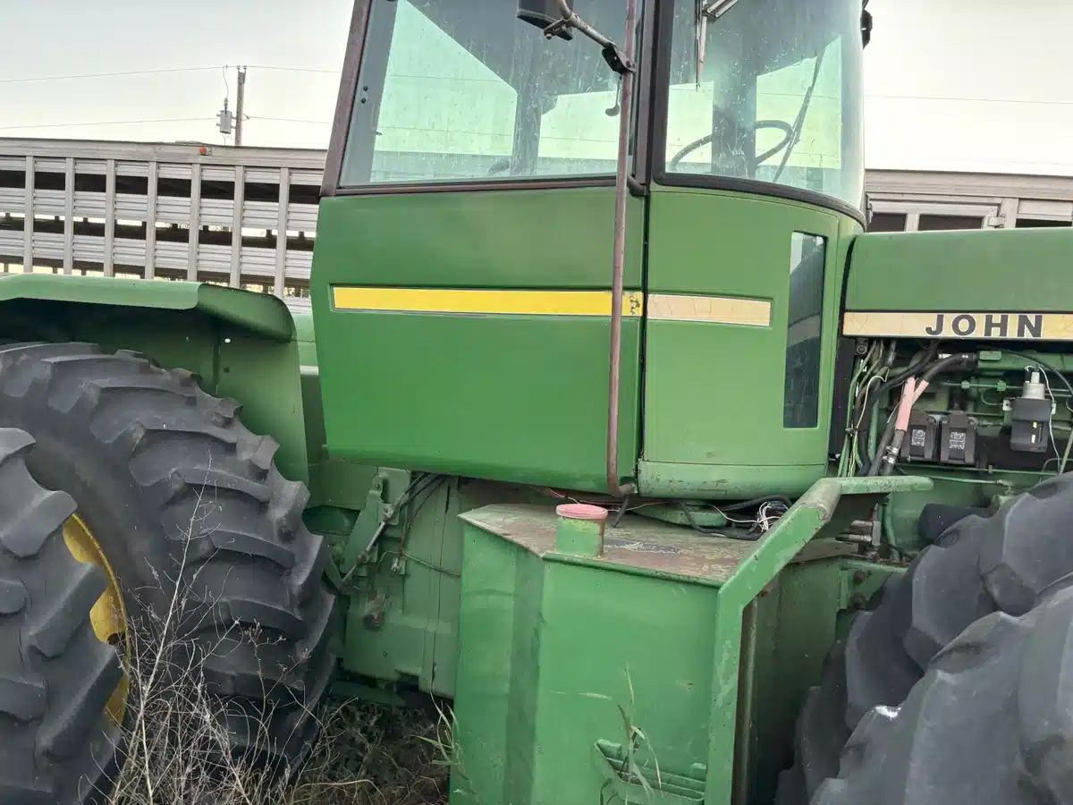 Gallery image 1 for Used 1979 John Deere 8640 Tractor