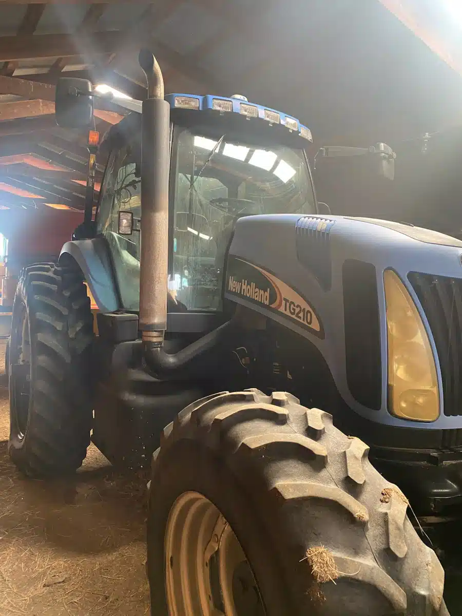 Gallery image 2 for 2005 New Holland TG210 Tractor