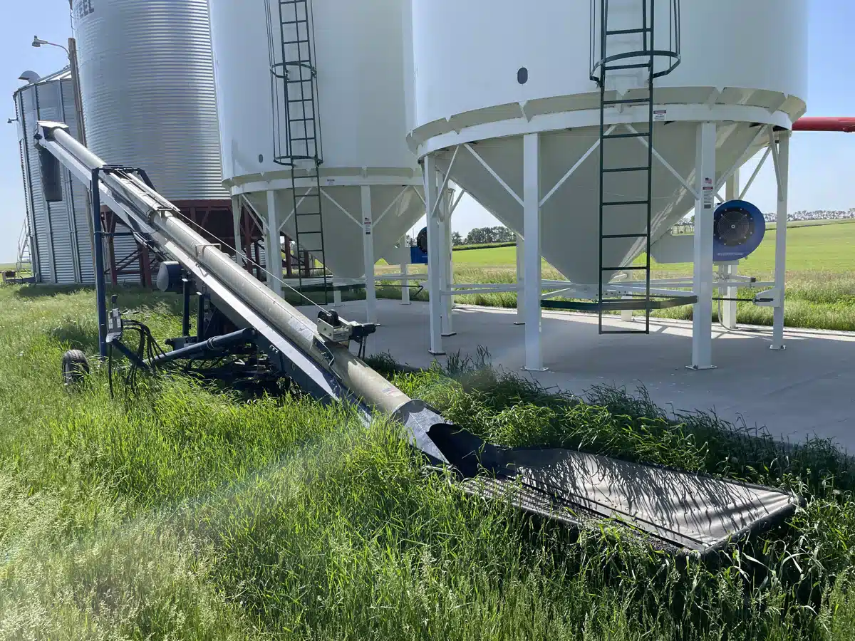 2015 Harvest International FC1545 Belt Conveyor