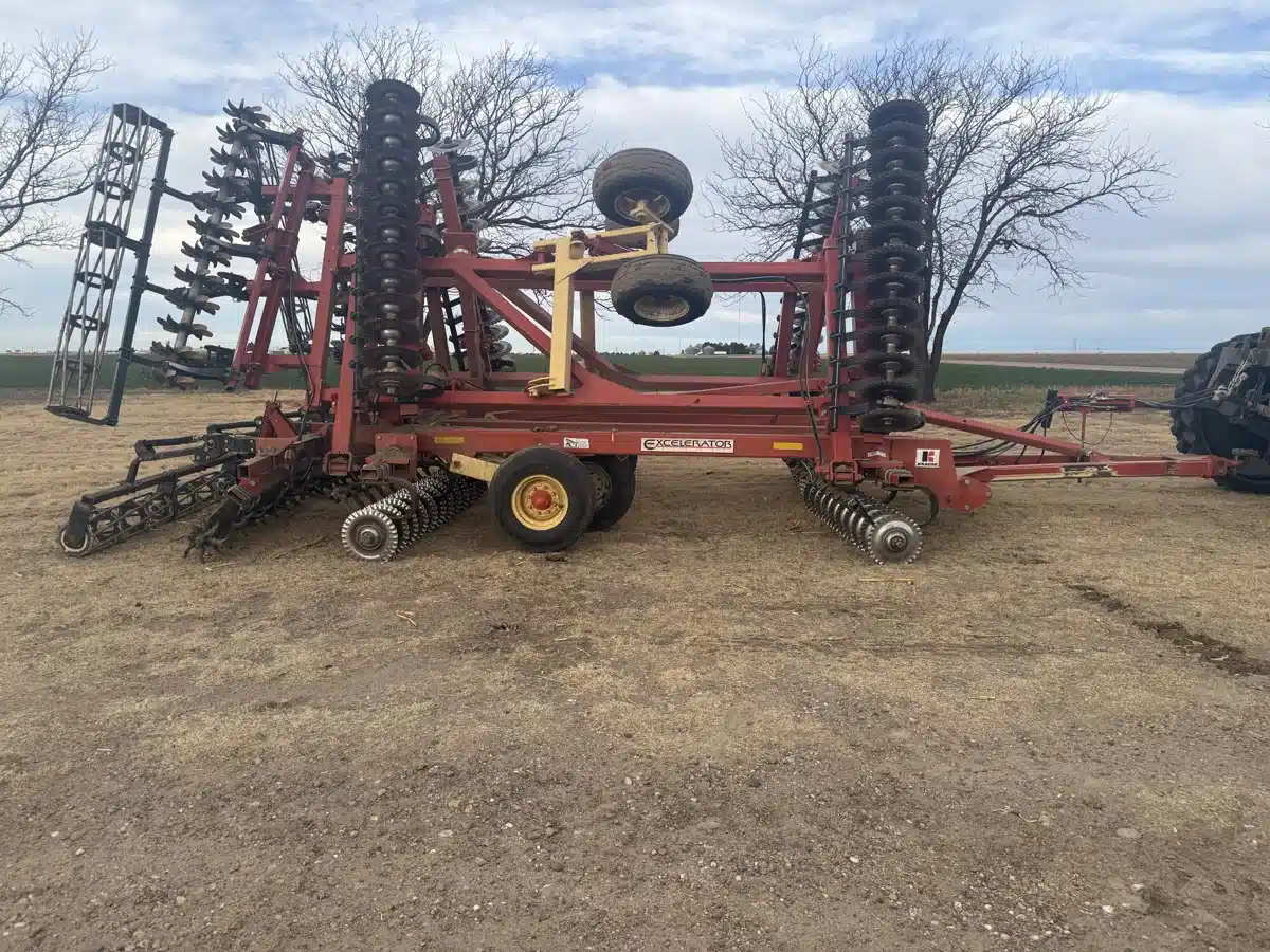 Gallery image 2 for 2011 Kuhn Krause EXCELERATOR 8000 Vertical Tillage