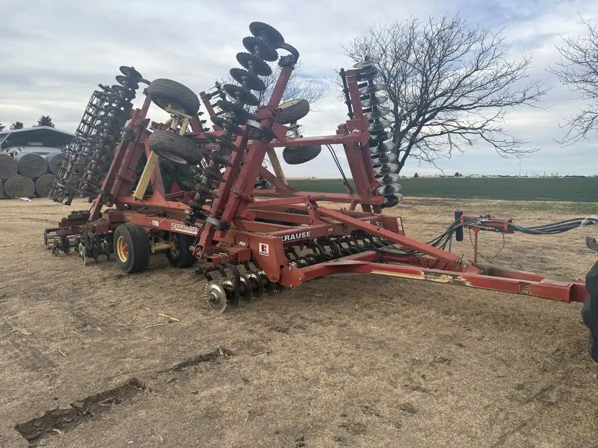Gallery image 1 for 2011 Kuhn Krause EXCELERATOR 8000 Vertical Tillage