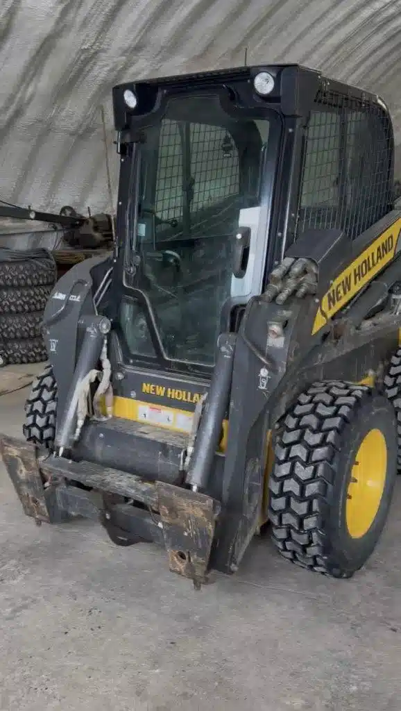Gallery image 2 for 2011 New Holland L220 Skid Steer