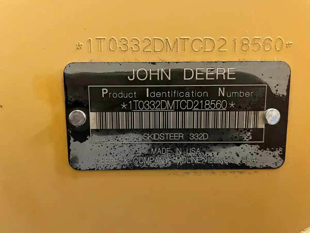 Photo de la Galerie 2 pour 2013 John Deere 332D chargeuse à direction à glissement