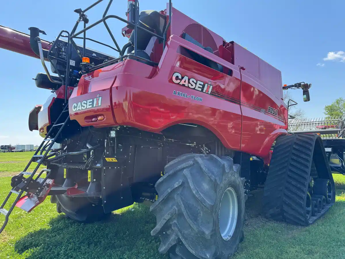 Photo de la Galerie 2 pour 2024 Case IH 8250 Batteuse