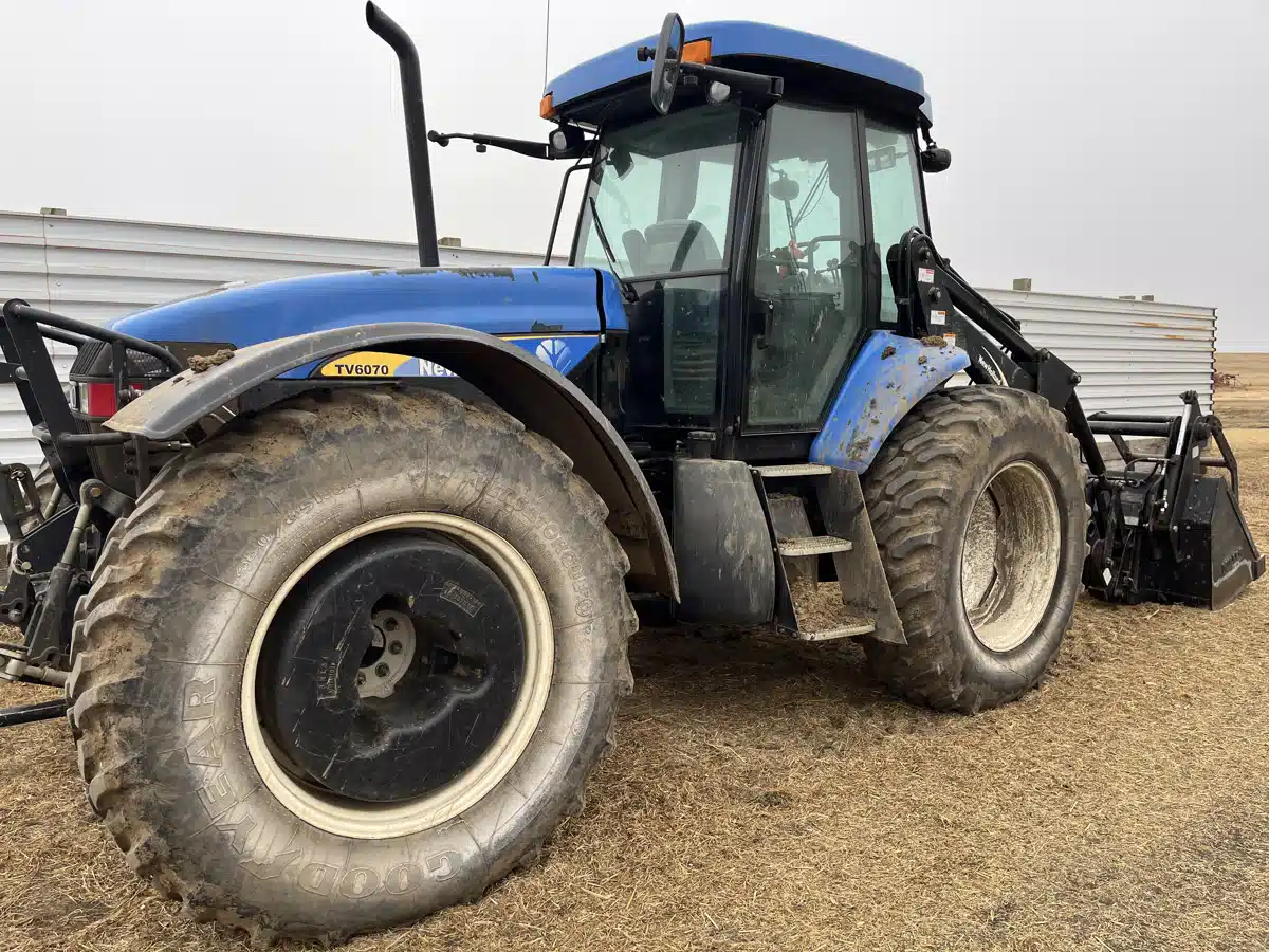 Gallery image 2 for 2012 New Holland TV6070 Tractor
