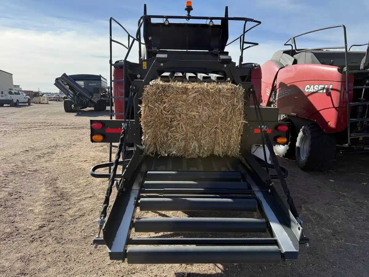 Photo de la Galerie 2 pour 2024 Case IH LB434 Presse à Balle Carrée/Large