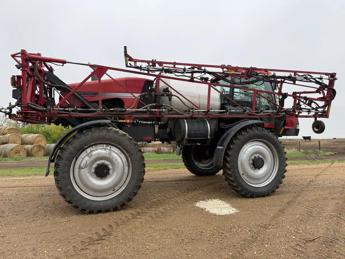 Gallery image 1 for 2010 Case IH PATRIOT 3330 Sprayer - Self Propelled