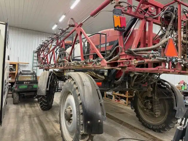Gallery image 1 for 2004 Case IH SPX4410 Sprayer - Self Propelled