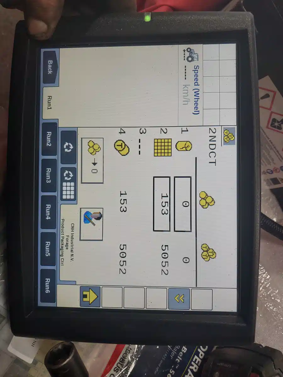 Gallery image 2 for 2022 New Holland ROLL-BELT 560 Round Baler