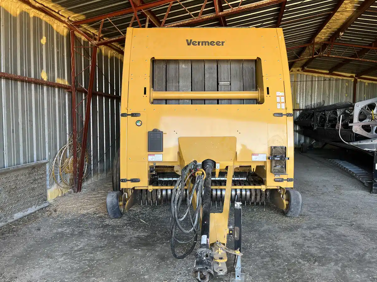 Gallery image 2 for 2019 Vermeer 605N Round Baler