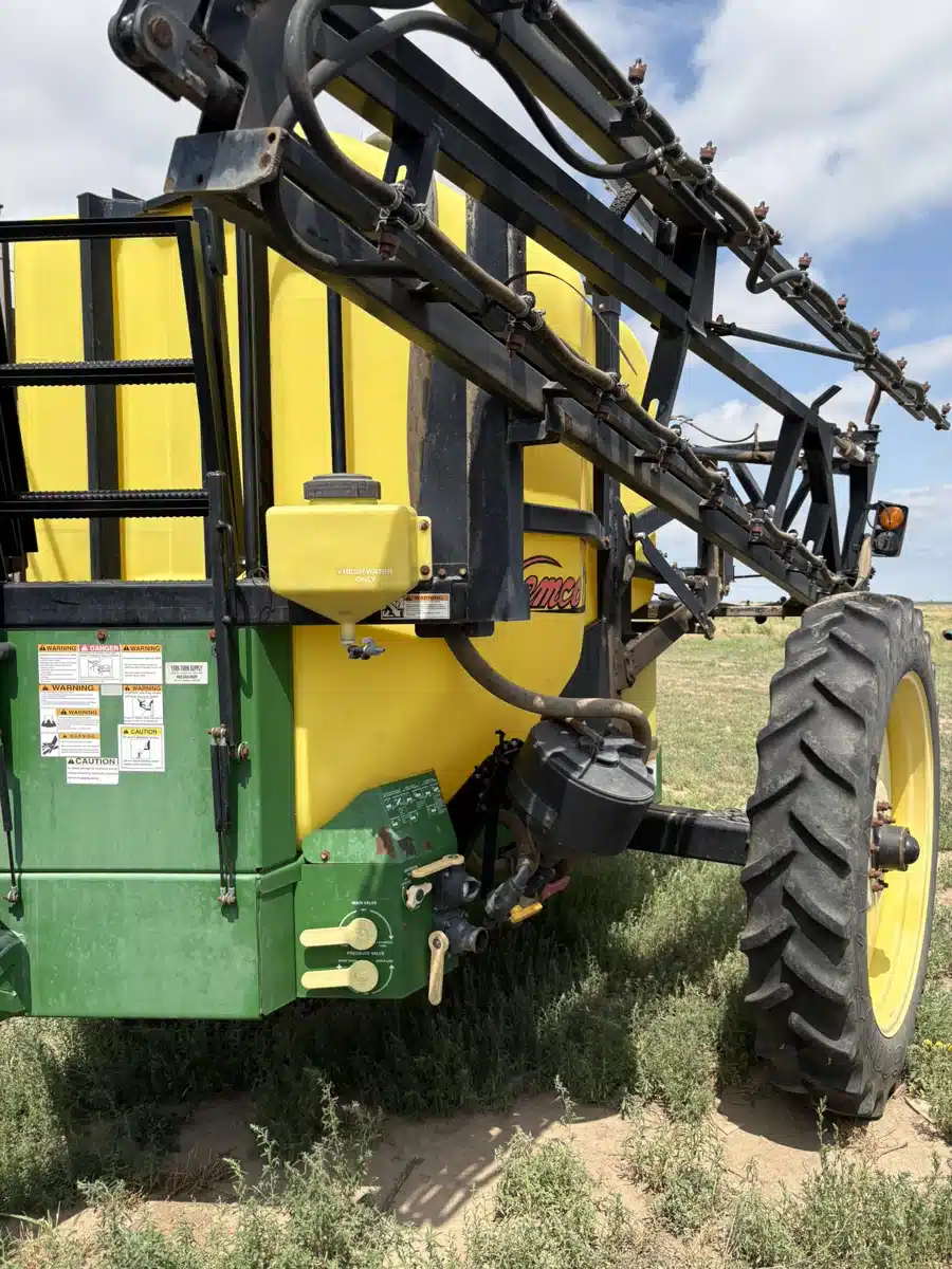 Gallery image 2 for Demco 1250 Sprayer - Pull Type