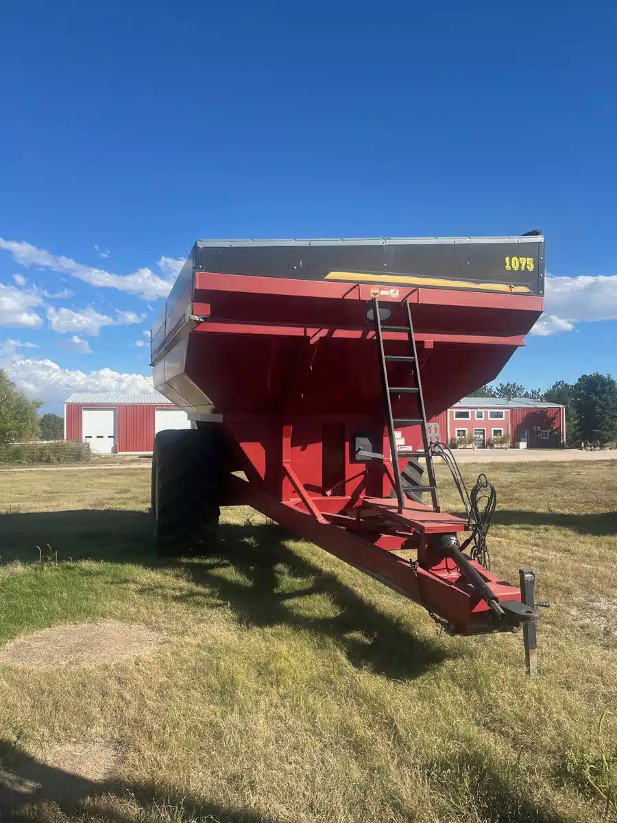 Gallery image 1 for 2014 Crust Buster 1075 Grain Cart