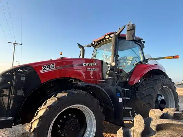 Photo de la Galerie 1 pour 2025 Case IH MAGNUM 295 Tracteur