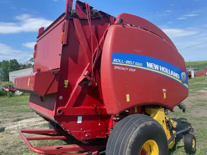 Gallery image 2 for 2016 New Holland ROLL-BELT 560 Round Baler