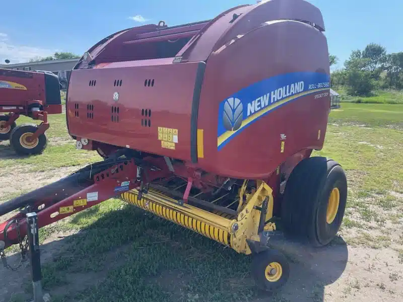 Gallery image 1 for 2016 New Holland ROLL-BELT 560 Round Baler
