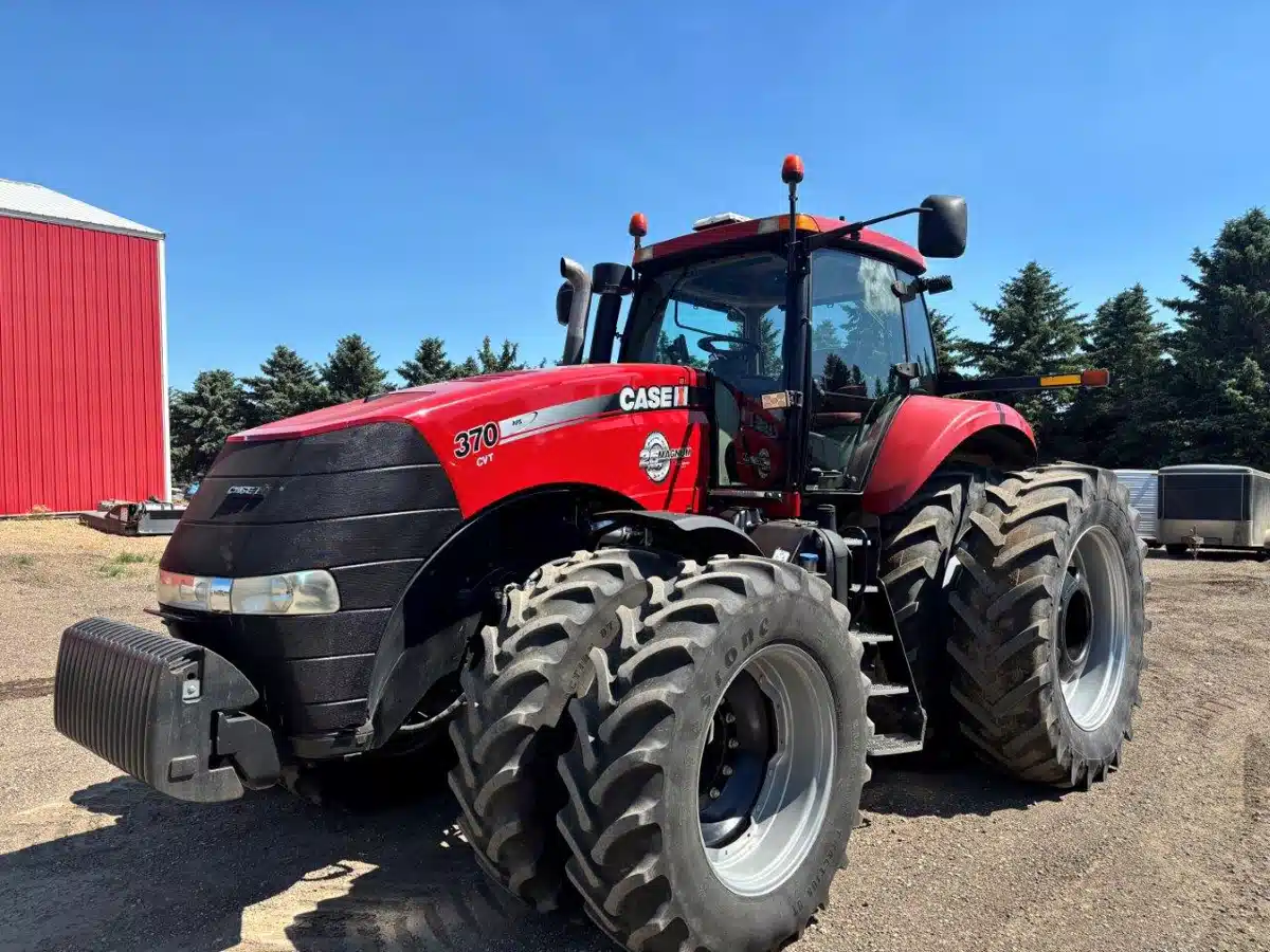 Gallery image 1 for 2013 Case IH Magnum 370 Tractor