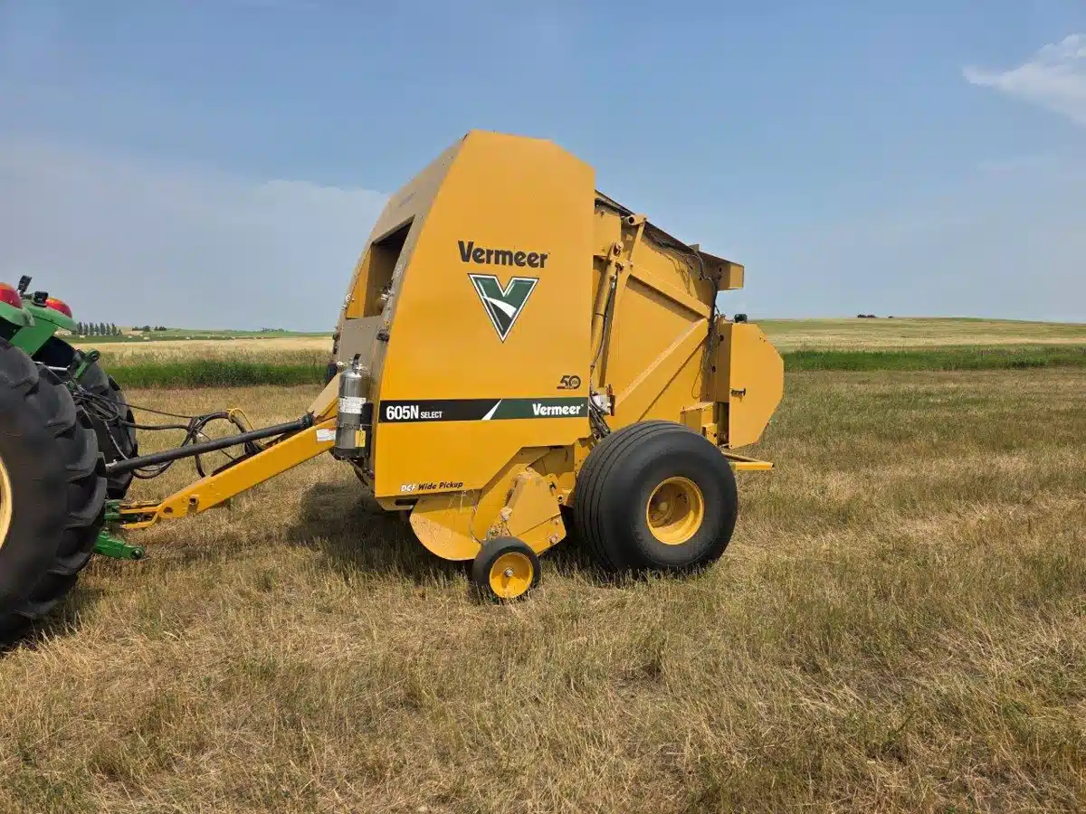 Photo de la Galerie 1 pour 2021 Vermeer 605N Presse à Balle Ronde