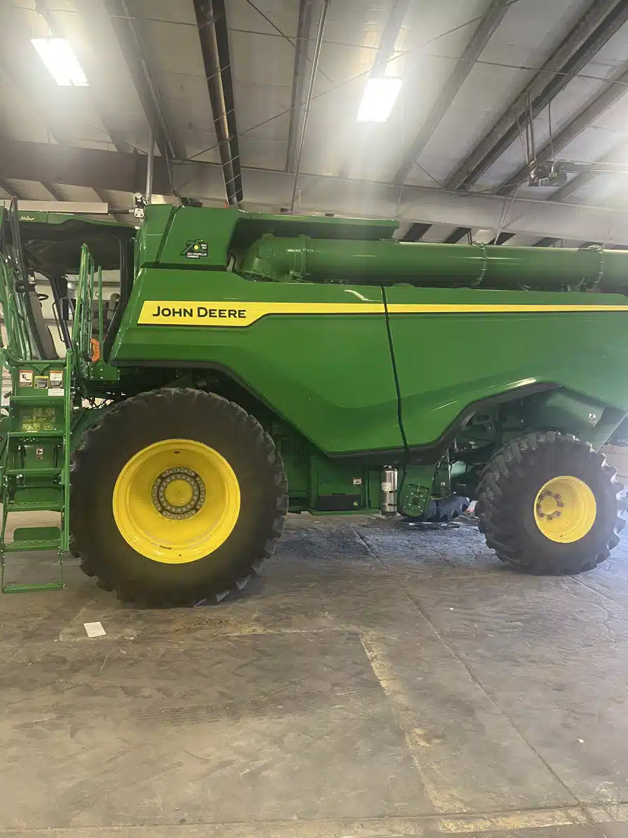 Gallery image 1 for 2022 John Deere X9 1000 Combine