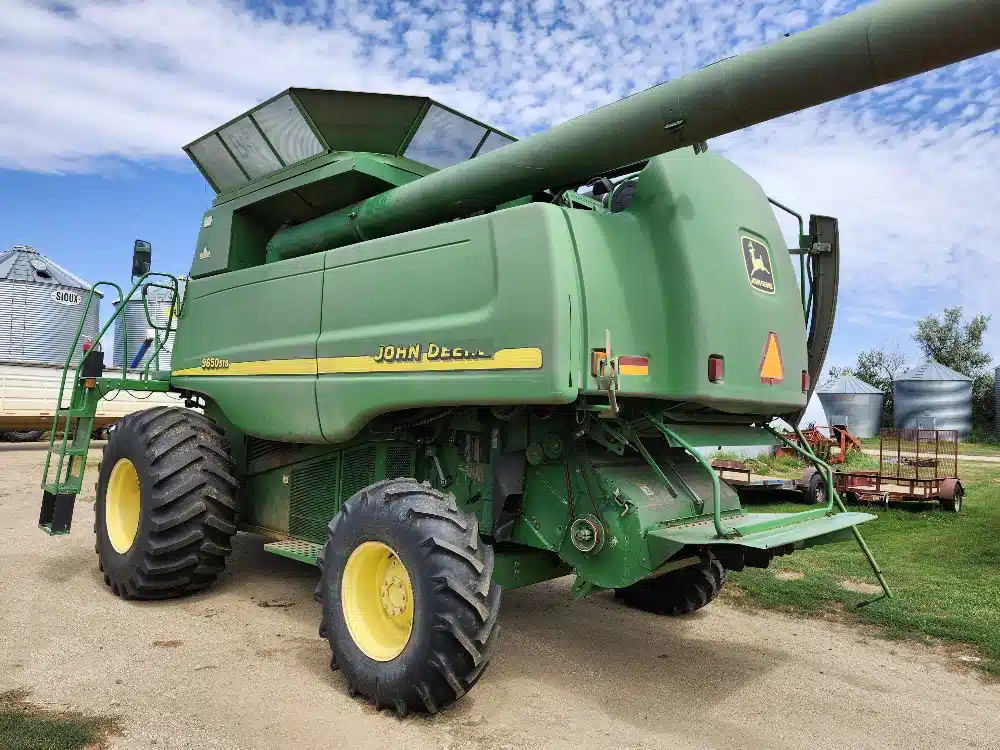 Gallery image 2 for 2000 John Deere 9650 STS Combine
