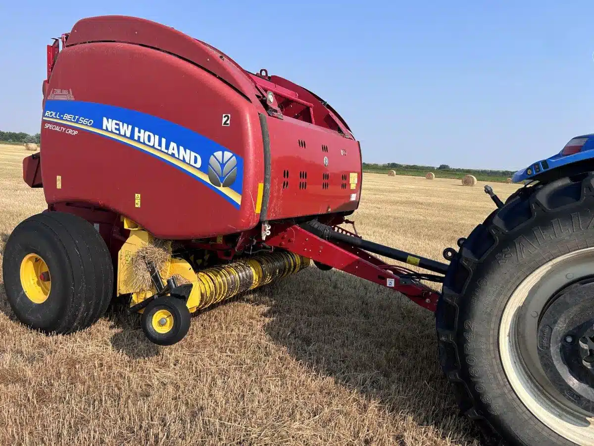Gallery image 1 for 2018 New Holland ROLL-BELT 560 Round Baler