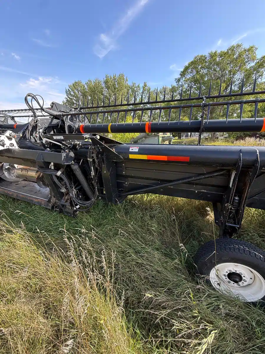 Gallery image 2 for 2007 MacDon fd70 Header - Draper