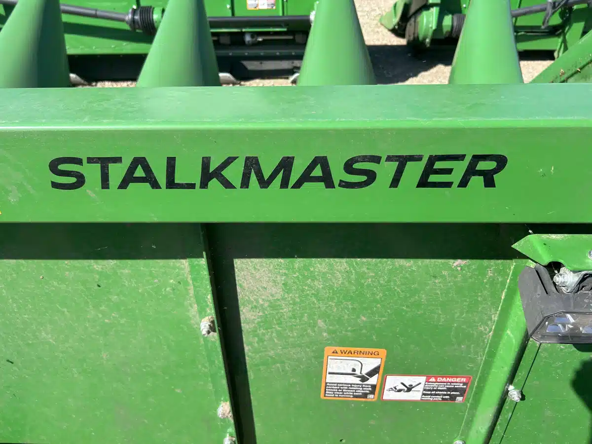 Gallery image 2 for Used 2022 John Deere C12R Header - Row Crop