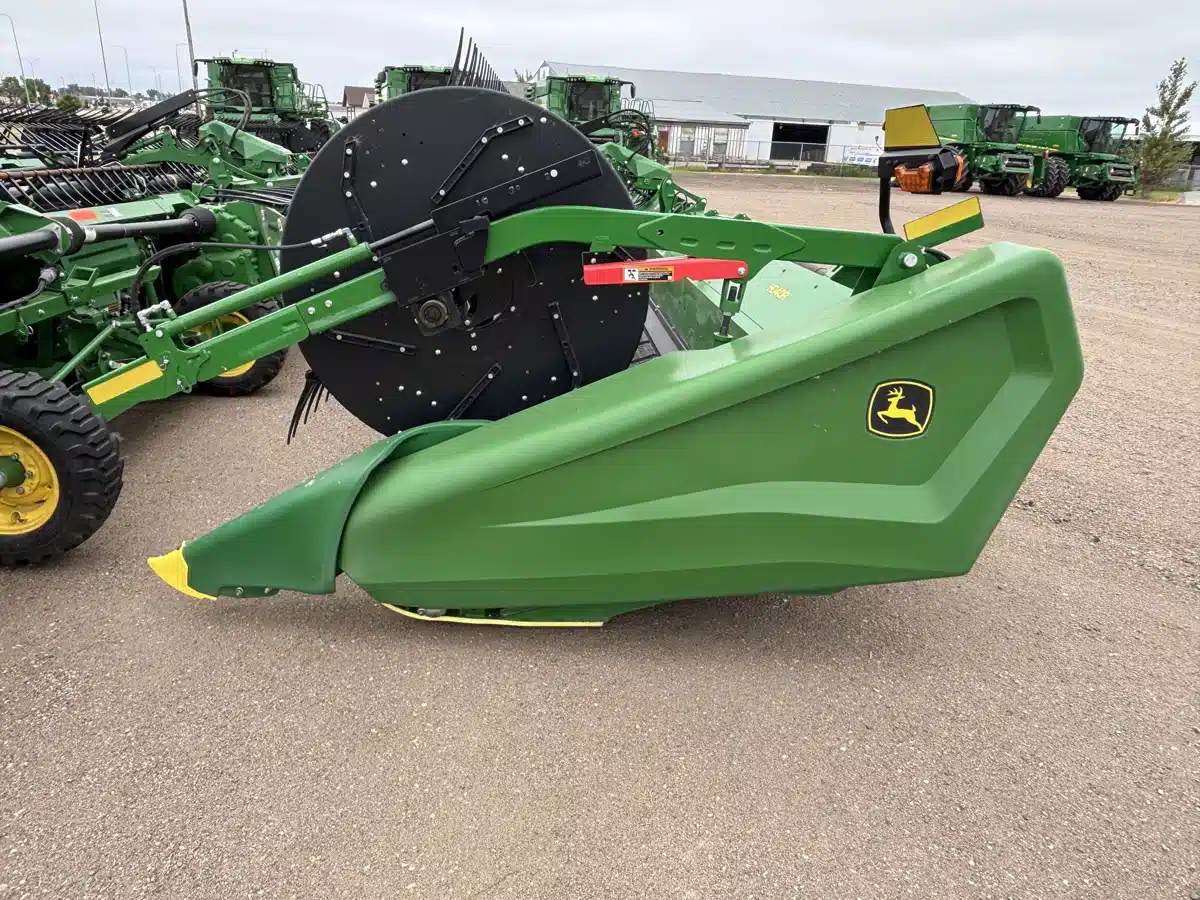 Gallery image 2 for Used 2022 John Deere HD40R Header Combine