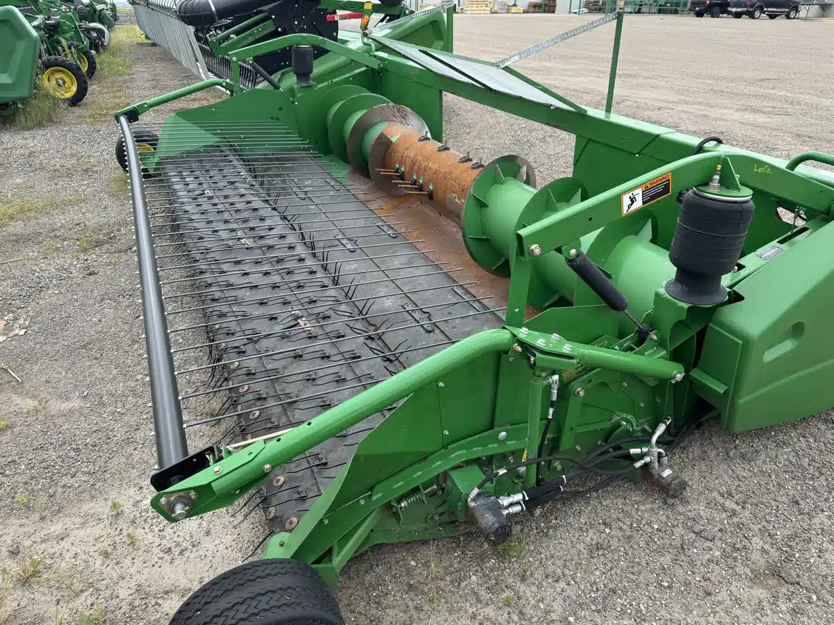 Gallery image 2 for Used 2011 John Deere 615P Header - Pickup