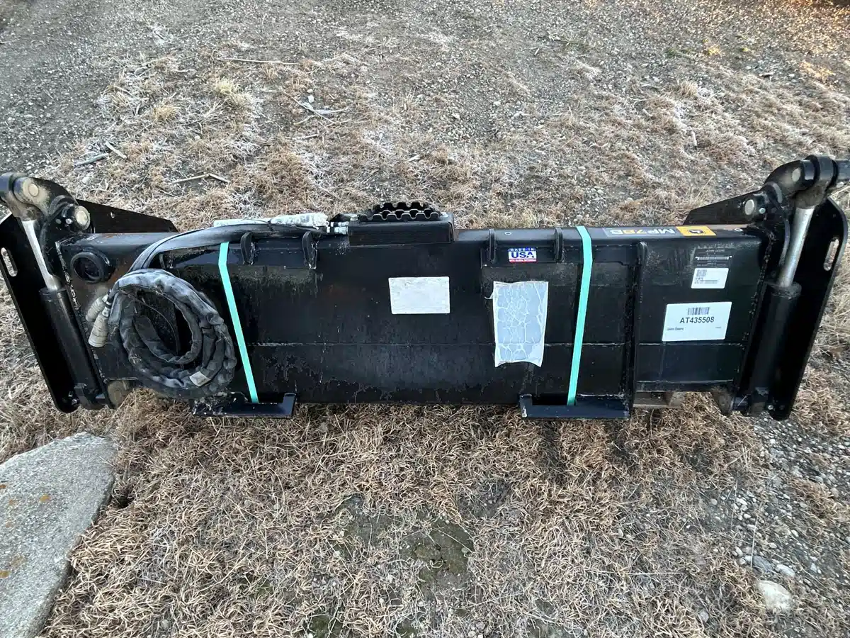 Gallery image 2 for 2024 John Deere NEW MP78B Multi-Purpose Bucket Attachment