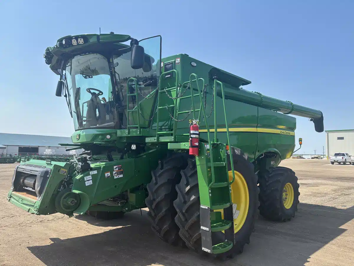 Gallery image 1 for Used 2023 John Deere S780 Combine
