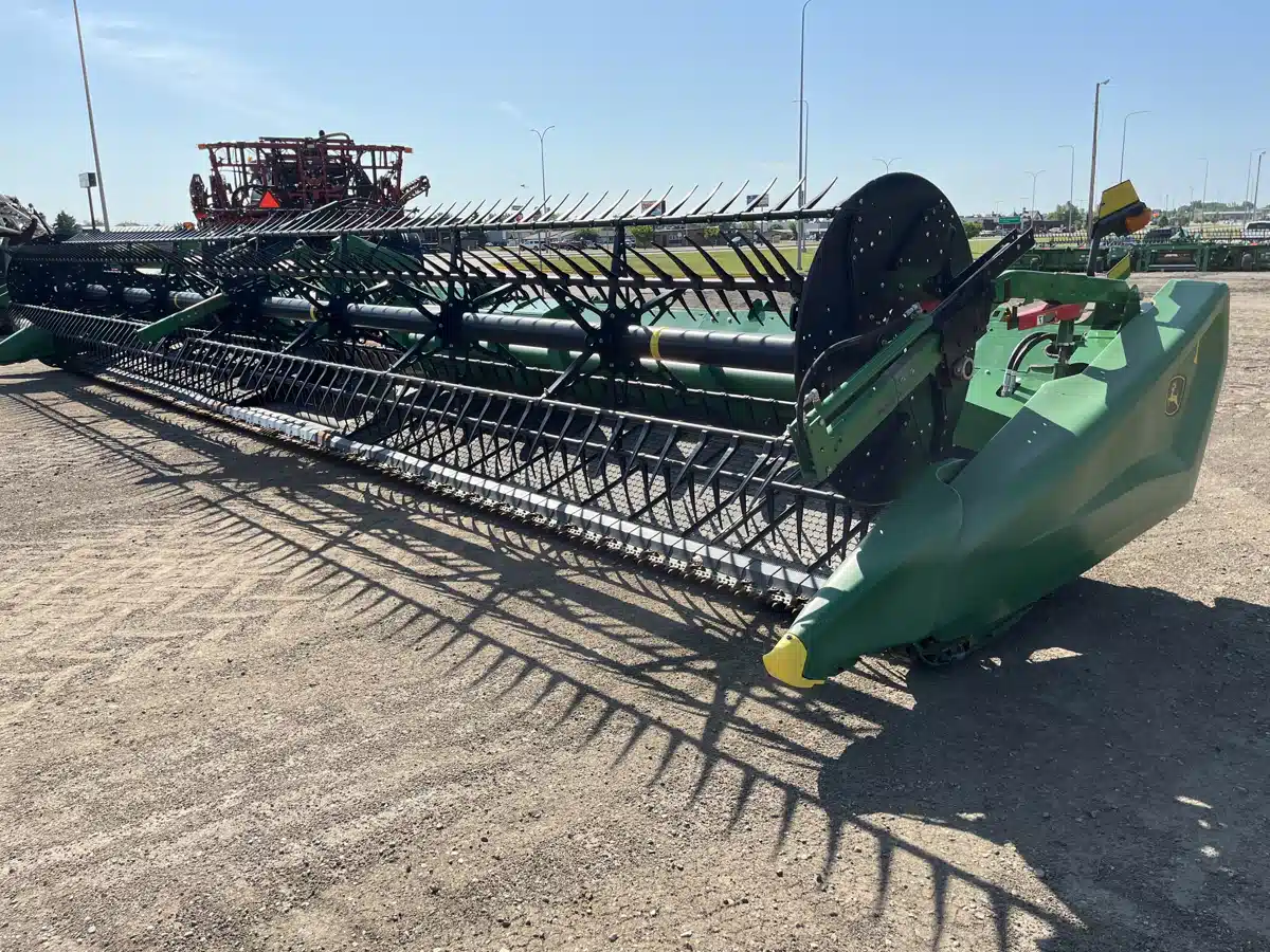 Gallery image 1 for Used 2023 John Deere HD40F Header - Draper