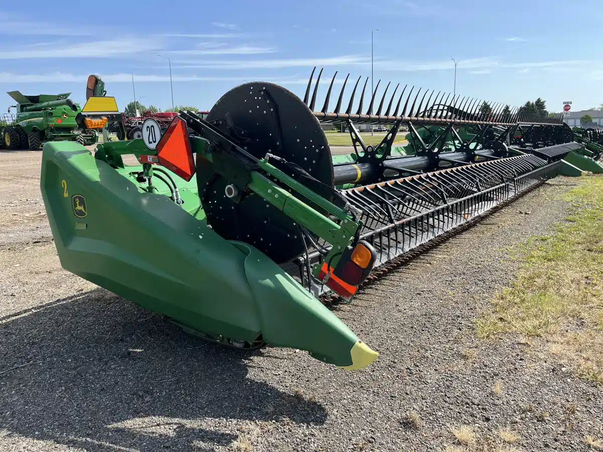 Gallery image 1 for Used 2023 John Deere HD40F Header - Draper