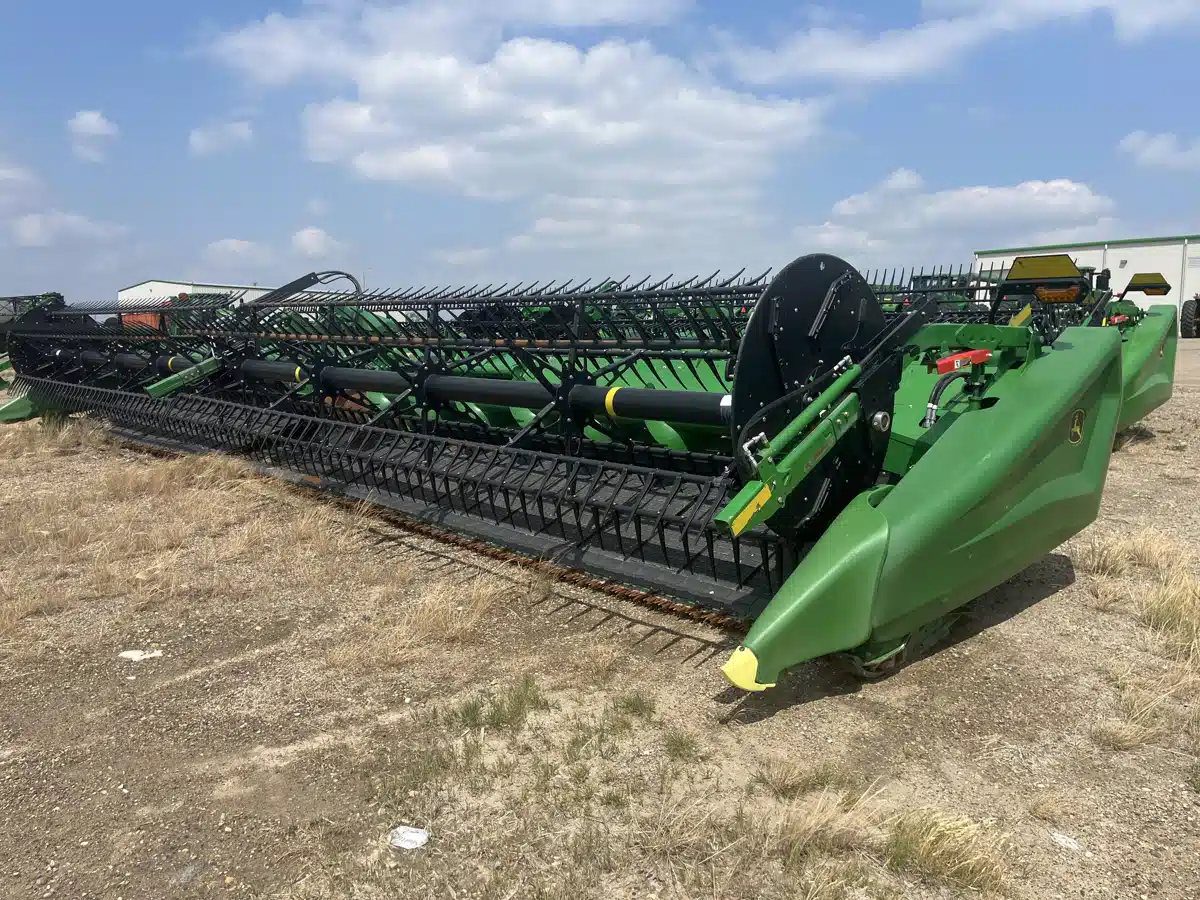 Gallery image 1 for Used 2023 John Deere HD40F Header - Draper