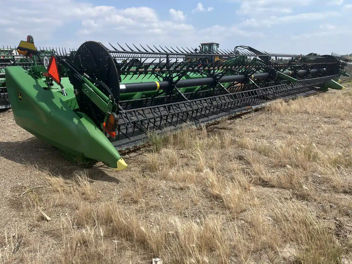 Gallery image 2 for Used 2023 John Deere HD40F Header - Draper