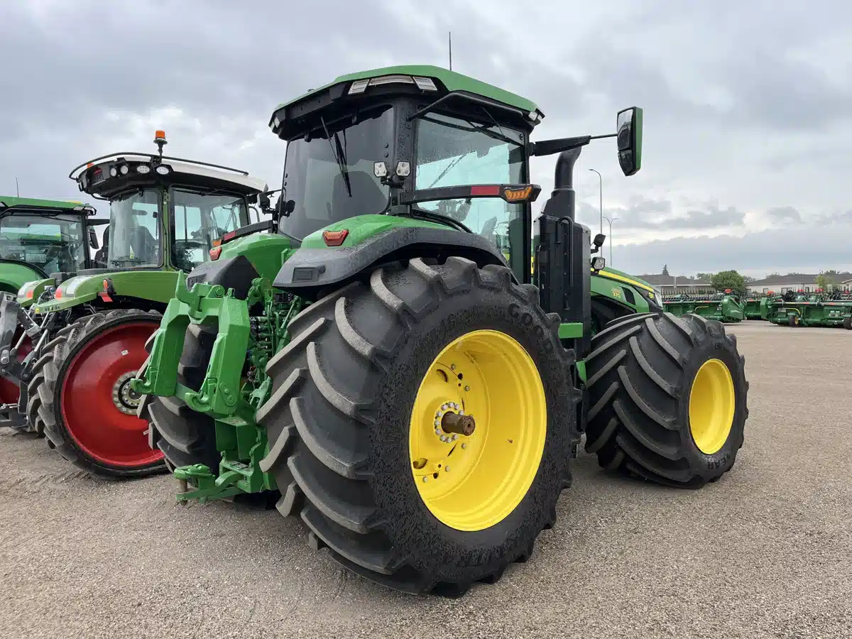 Gallery image 2 for Used 2024 John Deere 8R 370 Tractor