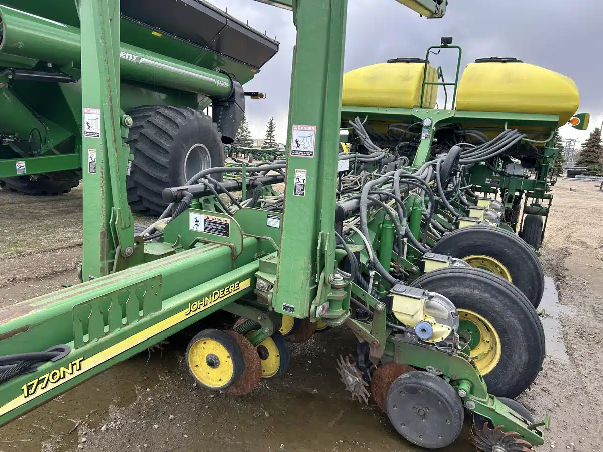 Gallery image 1 for Used 2008 John Deere 1770NT CCS Planter