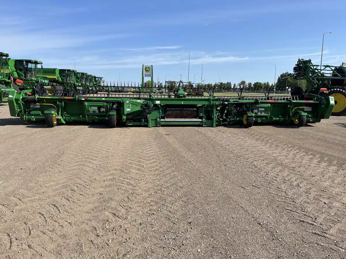 Gallery image 2 for Used 2024 John Deere HD40F Header - Draper