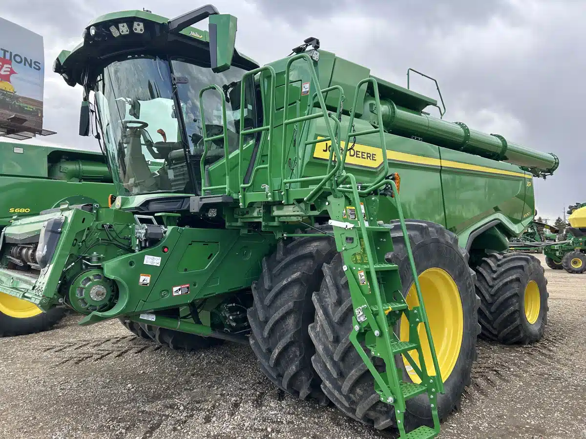 Gallery image 1 for Used 2023 John Deere X9 1000 Combine