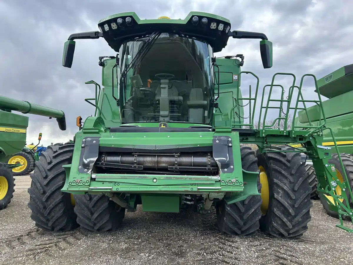 Gallery image 2 for Used 2023 John Deere X9 1000 Combine