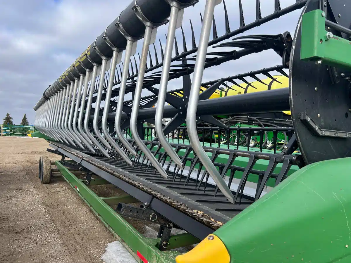 Gallery image 1 for Used 2017 John Deere 640FD Header - Draper